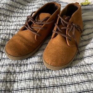 3for 20🥾🥾- Oshkosh B’gosh Fane -B-OY  shoes for boy size 2